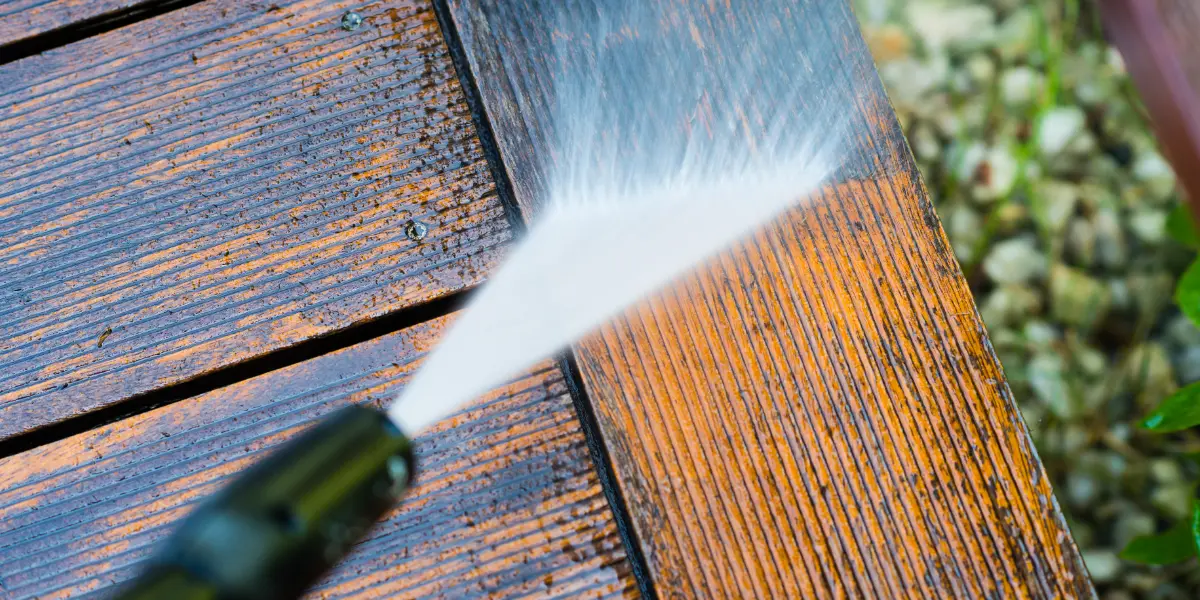 nettoyage-terrasse-bois-sale.jpg